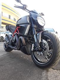 Moto Ducati diavel
