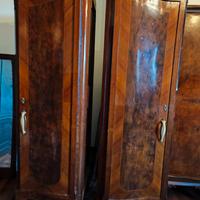 Coppia di angoli armadio antico radica di noce