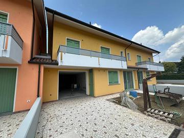 Villetta a schiera di 244 m² con più di 5 locali e