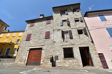 CASA SEMINDIPENDENTE A CALESTANO