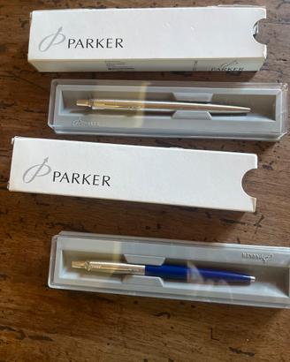 Due Penna a sfera Parker .