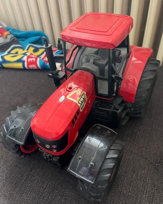 Trattore giocattolo