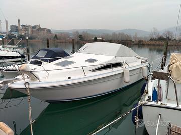 Cabinato a motore Sea Ray