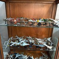 Collezione di modellini di aerei ed elicotteri