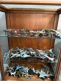 Collezione di modellini di aerei ed elicotteri