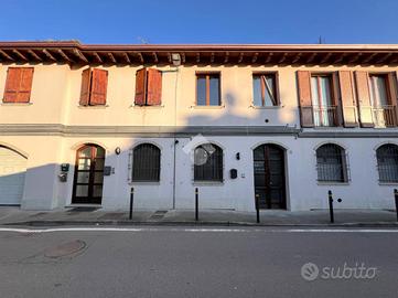 3 LOCALI A CASALMORO