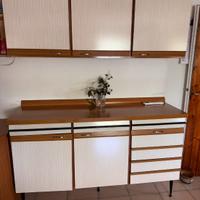 Credenza  e tavolo