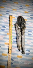 Pinza regolabile autobloccante