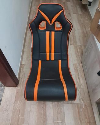 poltrona gamer con casse Bluetooth incorporate 