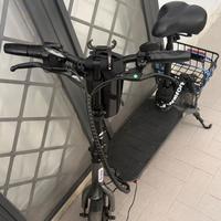 Monopattino iscooter con sella e cestino