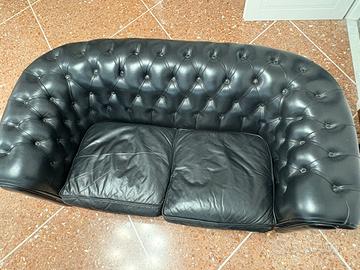 Divano chesterfield nero vera pelle