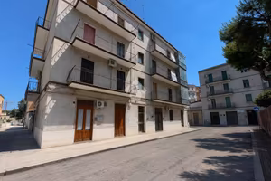 2 LOCALI A FOGGIA