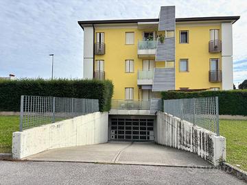 SPAZIOSO BOX AUTO IN CONTESTO PROTETTO