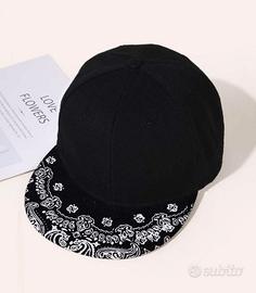 Cappellino nero con motivo bandana