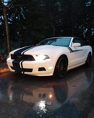 PER-IMMEDIATO REALIZZO FORD MUSTANG 4.0 V6
