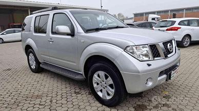 NISSAN Pathfinder 2.5 dCi LE 7 POSTI