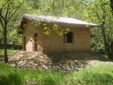 Delizioso rustico con terreno circostante
