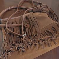 borsa in simil camoscio con frange