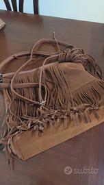 borsa in simil camoscio con frange
