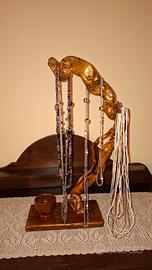 Porta collane ed anelli in legno