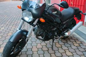 Ducati Monster 695 dark