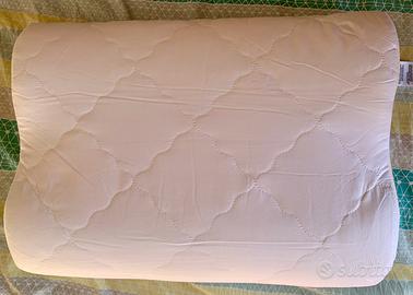 Cuscino cervicale ergonomico trapuntato bianco