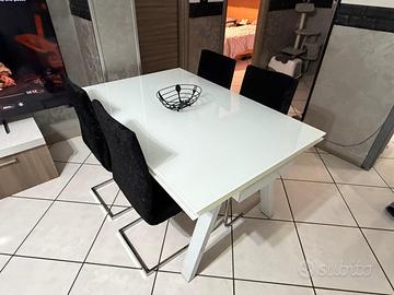 Tavola in vetri,con sedie