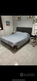 Letto matrimoniale tessuto grigio