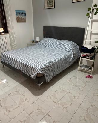 Letto matrimoniale tessuto grigio