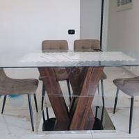 tavolo in legno con piano in vetro 