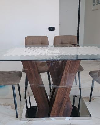 tavolo in legno con piano in vetro 