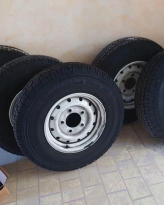LAND ROVER DEFENDER CLASSIC CERCHI E GOMME