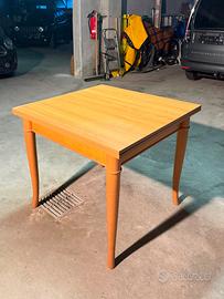Tavolo in legno allungabile