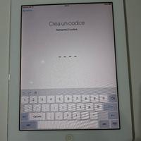 ipad con scatola e cavo