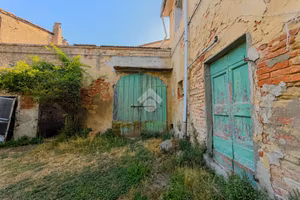 5 LOCALI A COLLESALVETTI