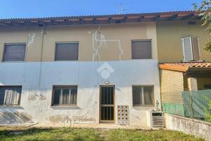 CASA DI CORTE A DIGNANO