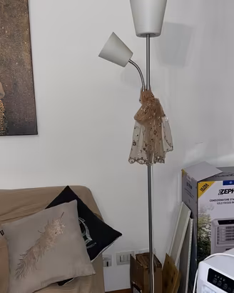 Luce piantana a 2 luci