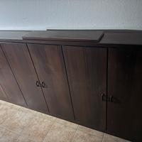 Mobile artigianale in legno massello con ripiani