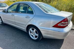 MERCEDES BENZ C220 D