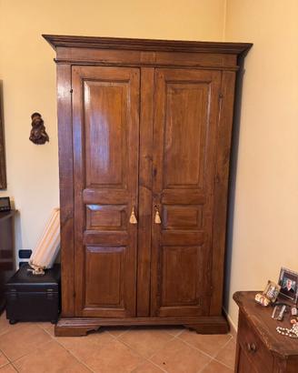 Armadio antico + 2 comodini in legno massello