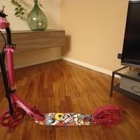 Monopattino rosa con LED Arebos