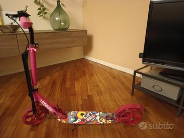 Monopattino rosa con LED Arebos