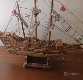 Veliero Artigianale in Legno