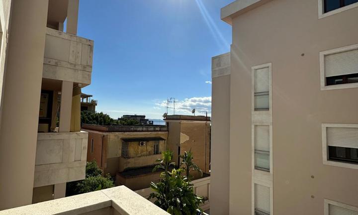 Cagliari Bonaria Elegante bivano arredato/garage