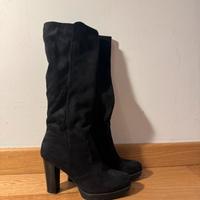 stivale nero in camoscio