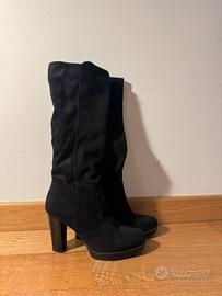 stivale nero in camoscio