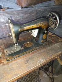 Macchina da cucire SINGER d'epoca