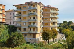 4 LOCALI A ASCOLI PICENO