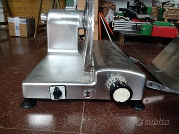 Affettatrice Omas trifase