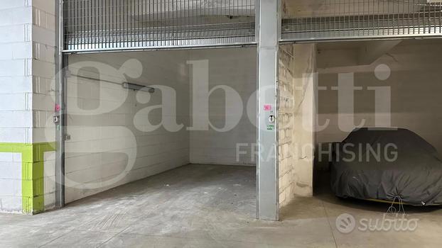 Box/Posto auto Roma [16800 V.AlessandrinoVRG]
